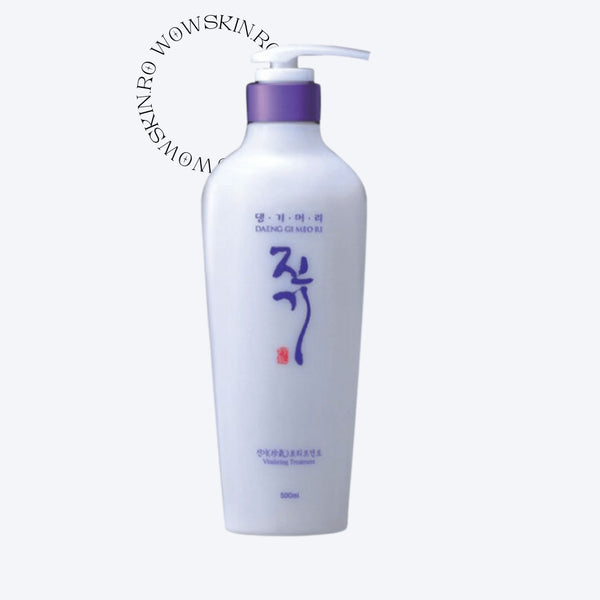 Tratamentul vitalizant Daeng Gi Meo Ri de 500 ml: Transformati-va rutina de ingrijire a parului cu acest tratament nutritiv coreean. Infuzat cu ingrediente botanice, acest tratament ajută la repararea părului deteriorat, redându-i vitalitatea și strălucirea. Formatul generos de 500 ml asigură că veți avea suficient produs pentru utilizări multiple, făcându-l o adiție de durată în rutina dvs. de îngrijire. Potrivit pentru toate tipurile de păr,